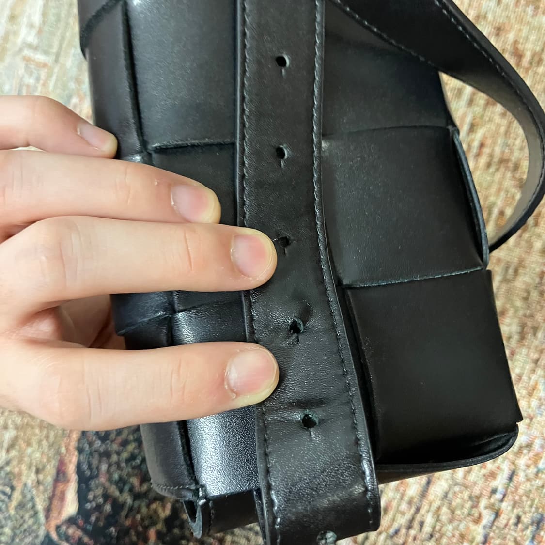 [OS] 보테가 베네타 카세트 벨트 백 블랙 상품이미지5