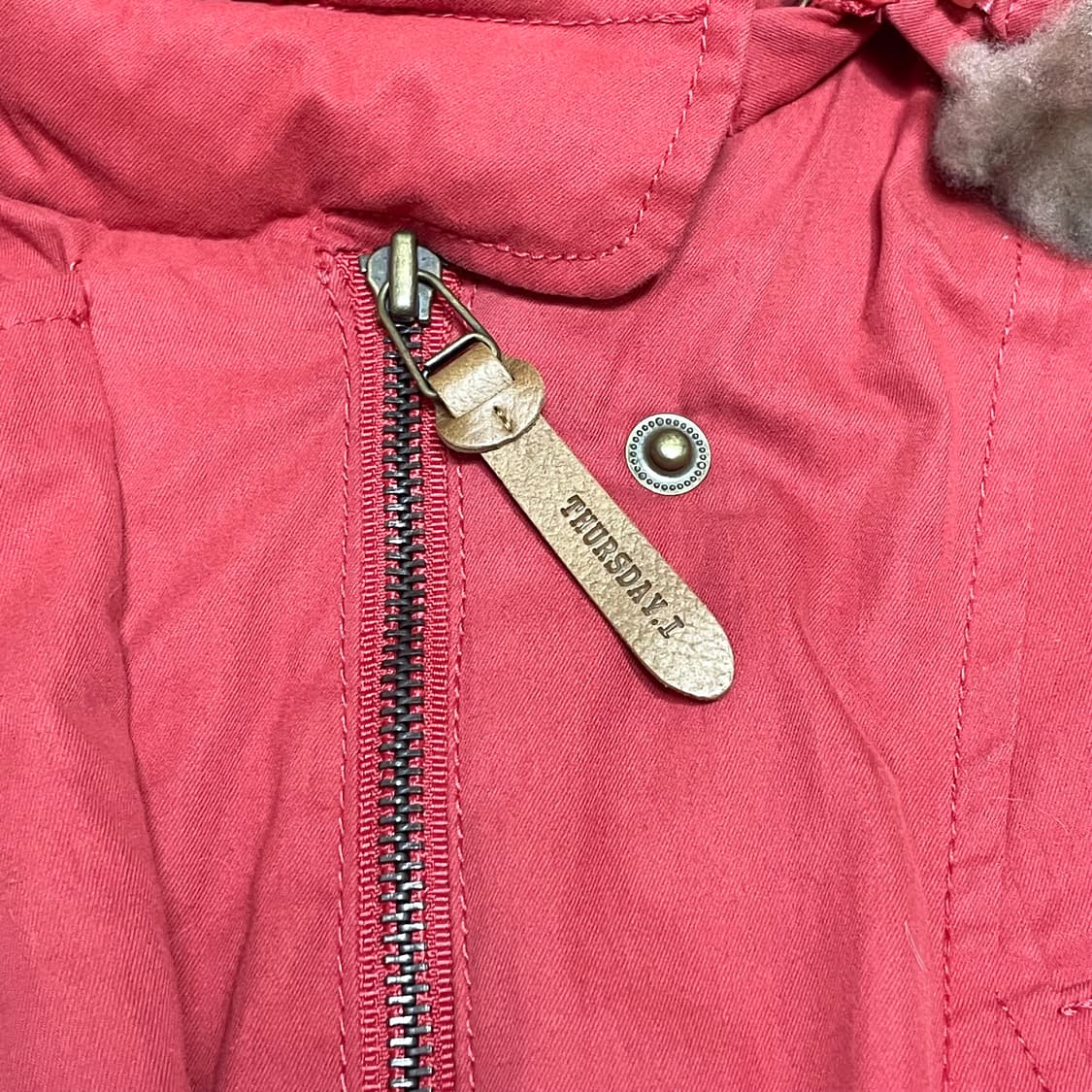 썰스데이아일랜드 레드 야상 하프 패딩 점퍼 여성90  상품이미지5