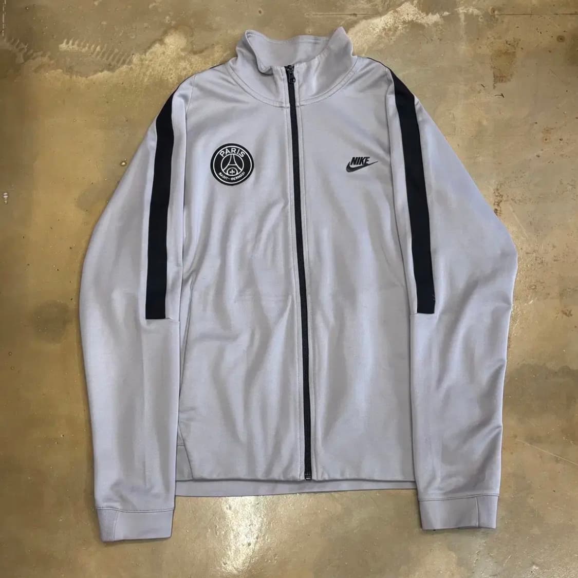 나이키 파리생제르망 그레이 트랙탑 상품이미지2