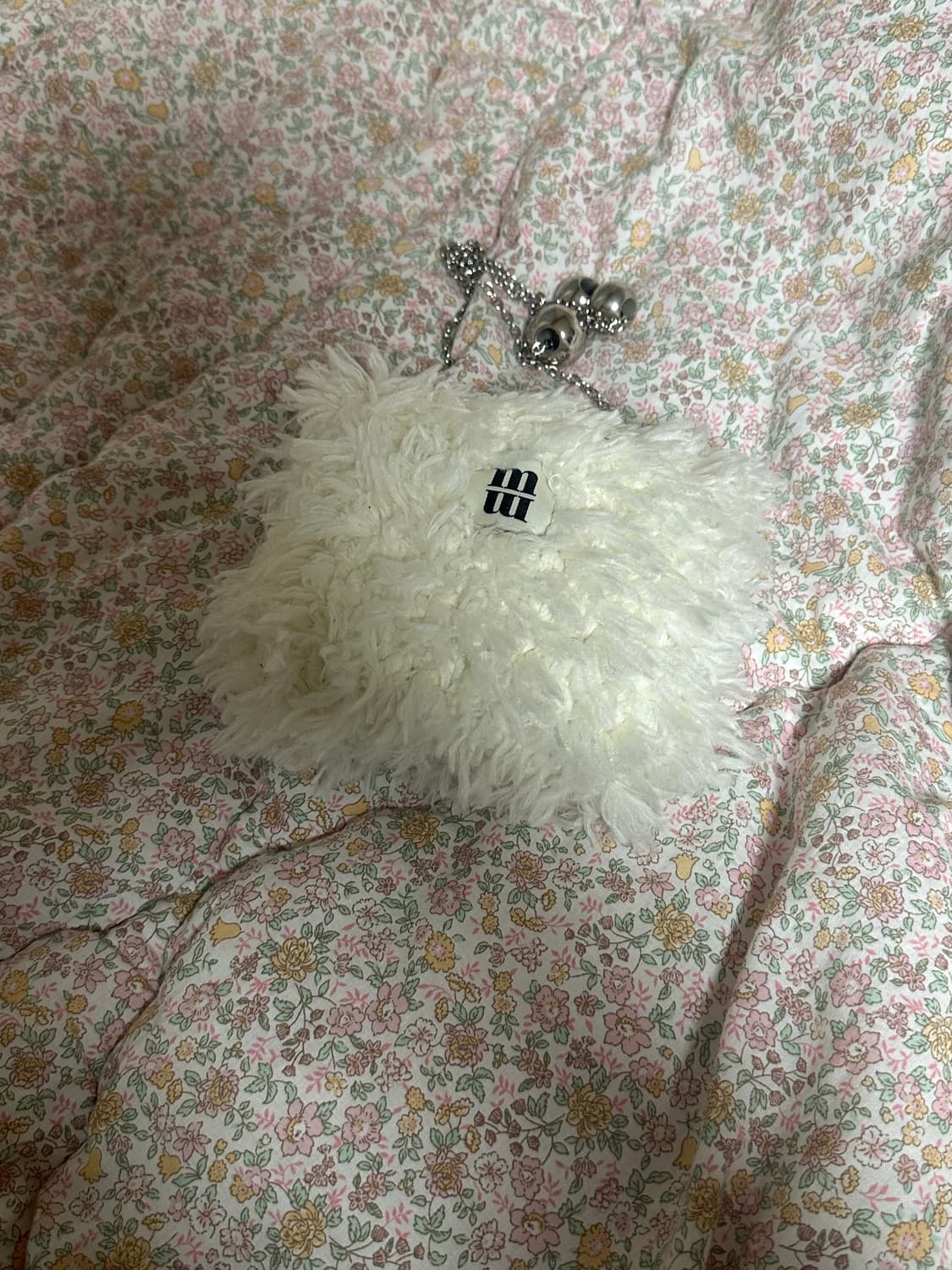 먼데이울 러피백 퍼 크로스백 아이보리 상품이미지3