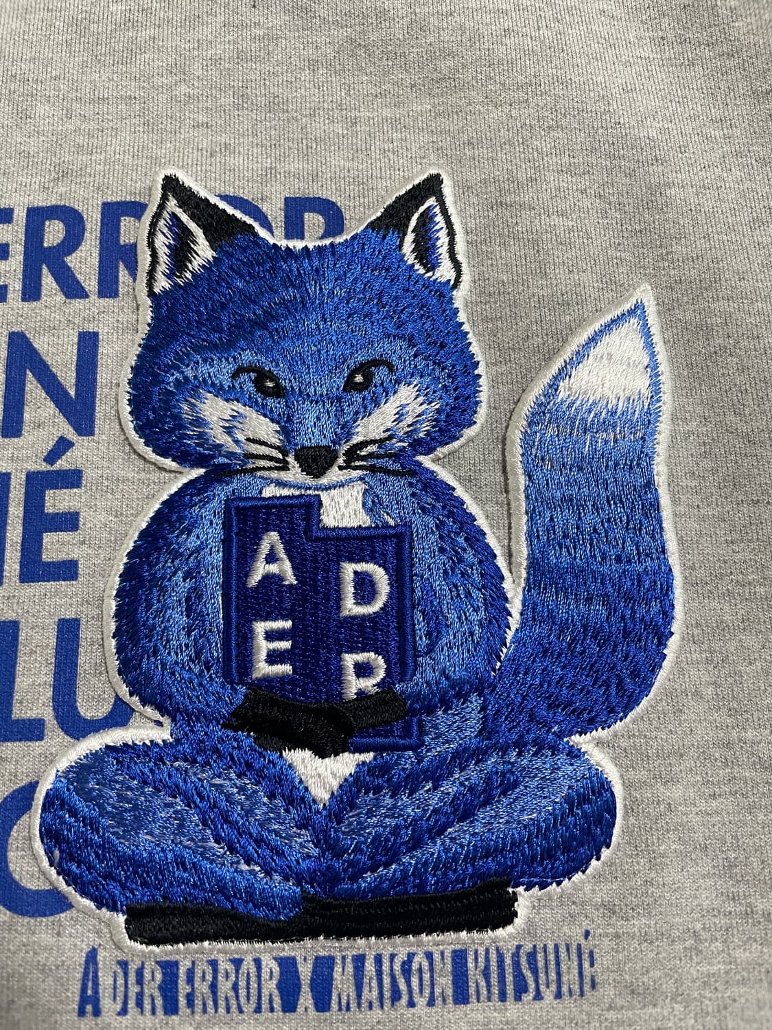 아더에러 메종키츠네 메디테이션 폭스 스웻셔츠 그레이 상품이미지4