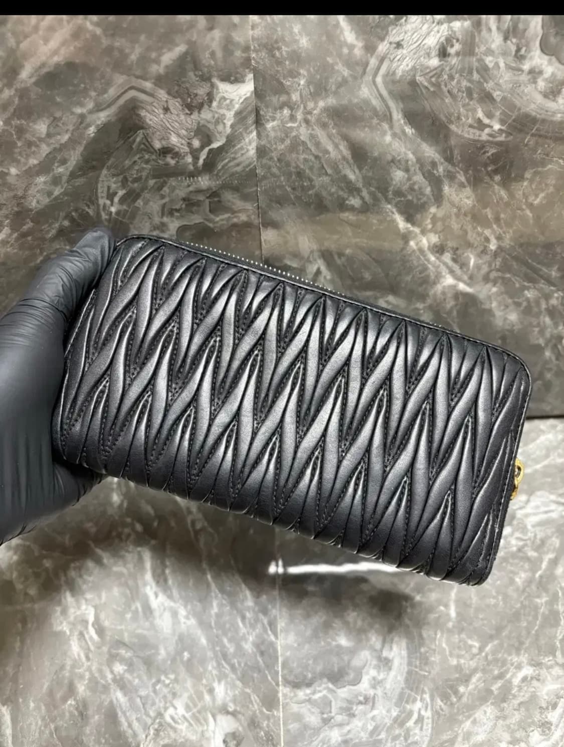 미우미우 마테라쎄 나파 가죽 장지갑 상품이미지2