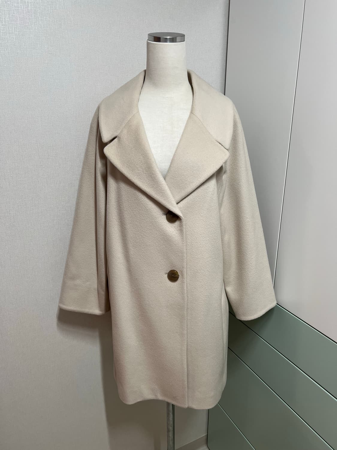 크로커다일 아이보리 코트 95 상품이미지1