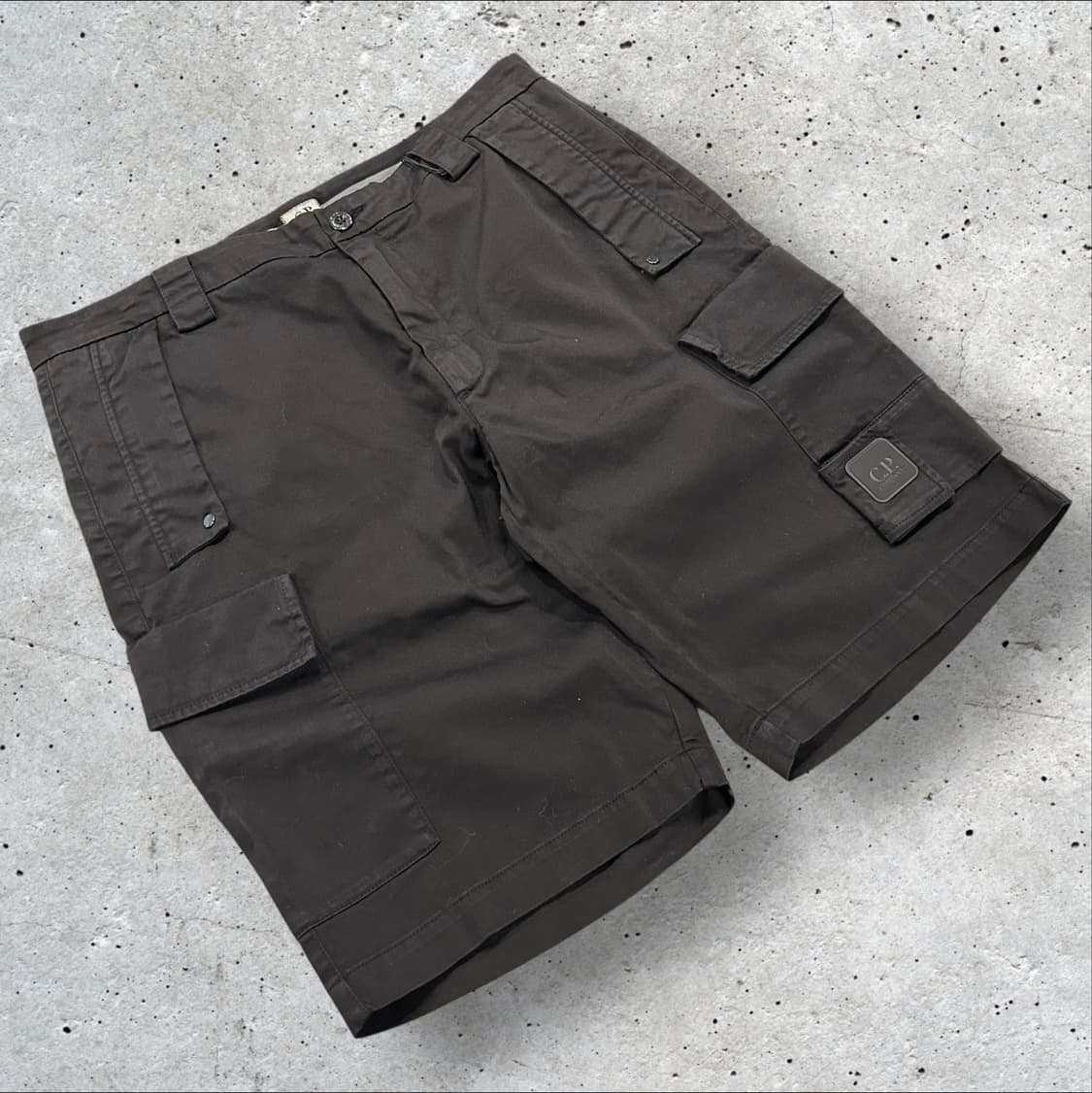 [52] C.P. 씨피컴퍼니 카고 반바지 버뮤다 블랙 상품이미지1