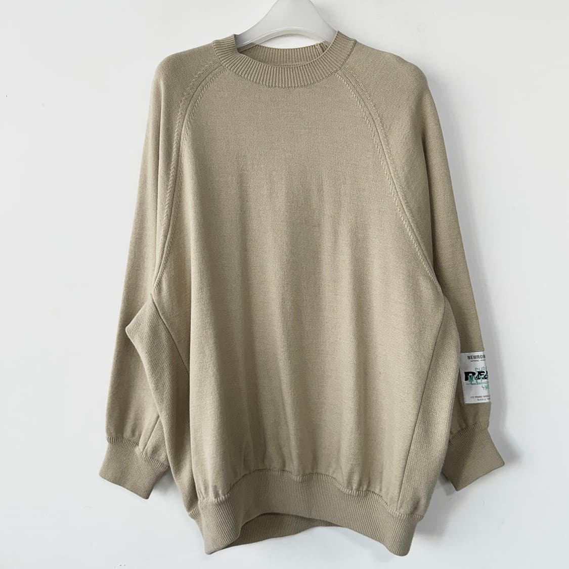 시스템 그래픽 패치 루즈핏 니트 탑 상품이미지2