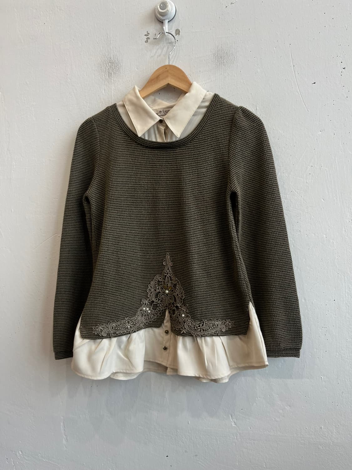 액시즈팜 와플 레이어드 블라우스 상품이미지1