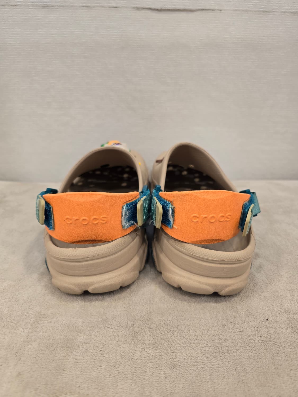 크록스 샌들 베이지색 버즈 라이트이어 지비츠 포함 260 상품이미지4