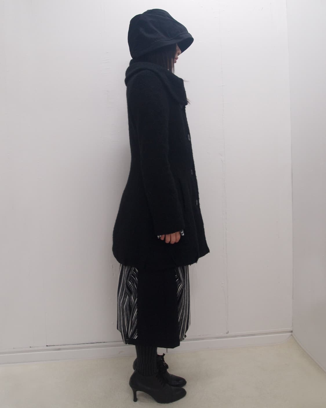 Wide collar tulip line black button coat 상품이미지2