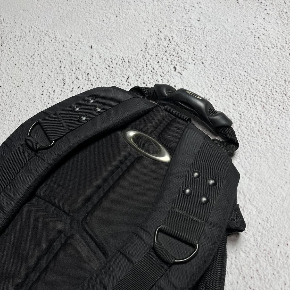 Vintage 00s Oakley Icon Backpack 2.0 상품이미지7