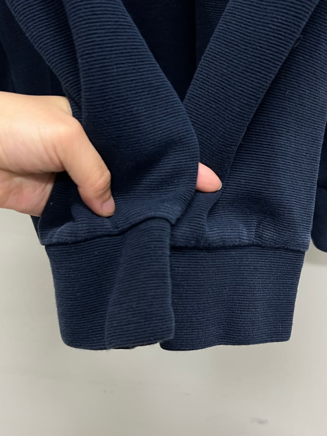 라코스테 스몰패치 로고 맨투맨 네이비 상품이미지6