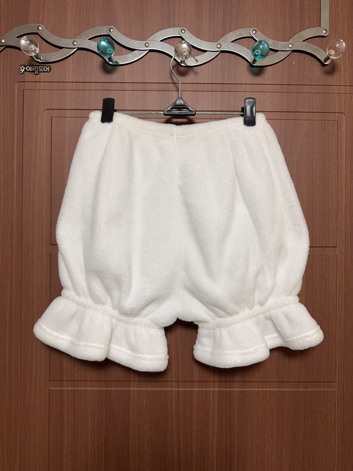 서브컬쳐 화이트 아노깔 천사깔 극세사 퍼 폼폼 밴딩 반바지 팬츠 상품이미지3