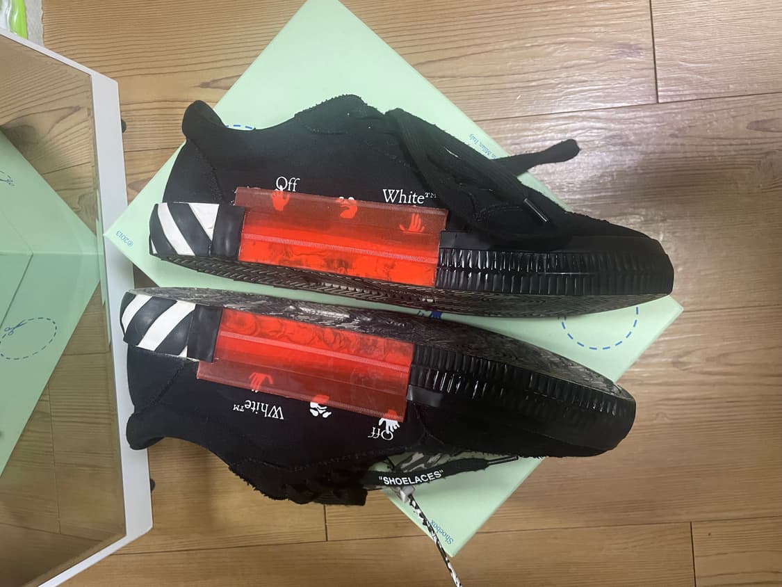 Off-White 오프화이트 벌커나이즈드 스니커즈 44 상품이미지3