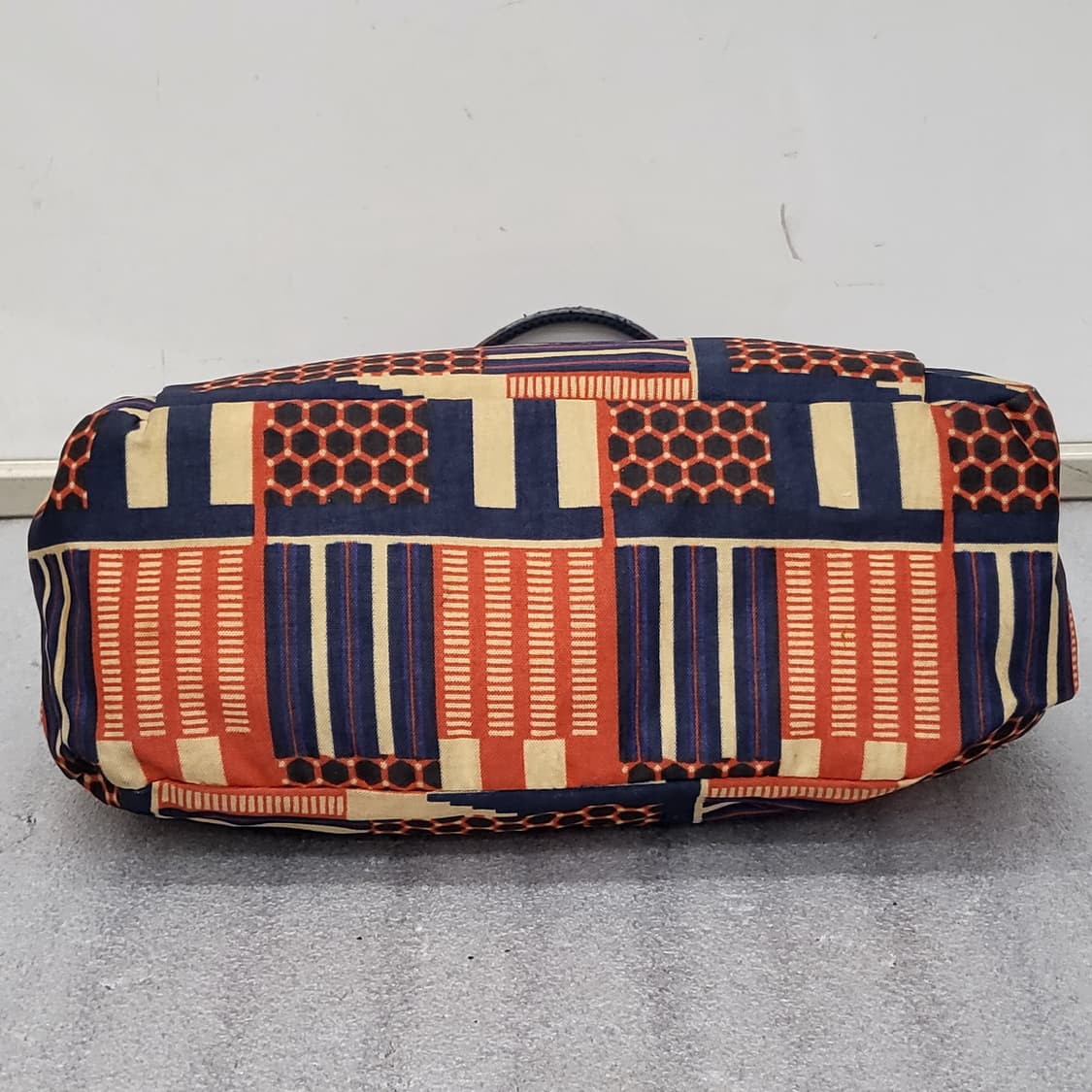 키플링 특유의 패턴이 돋보이는 토트백 상품이미지8