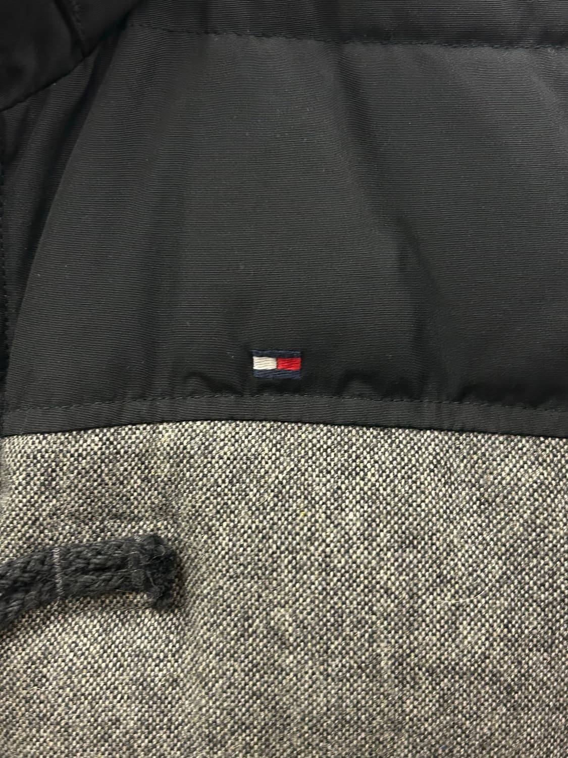 타미힐피거 후드 패딩 조끼 그레이 블랙 상품이미지5