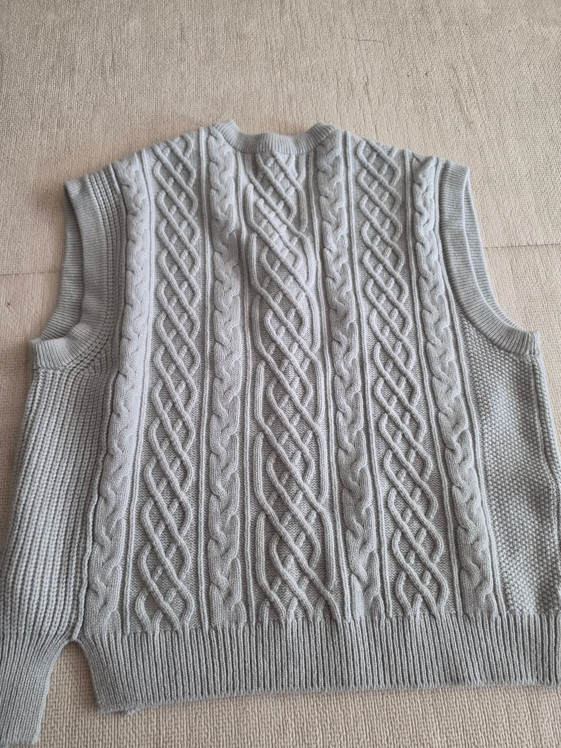 솔리드옴므 컬렉션 니트베스트 제품판매합니다.46사이즈 상품이미지2