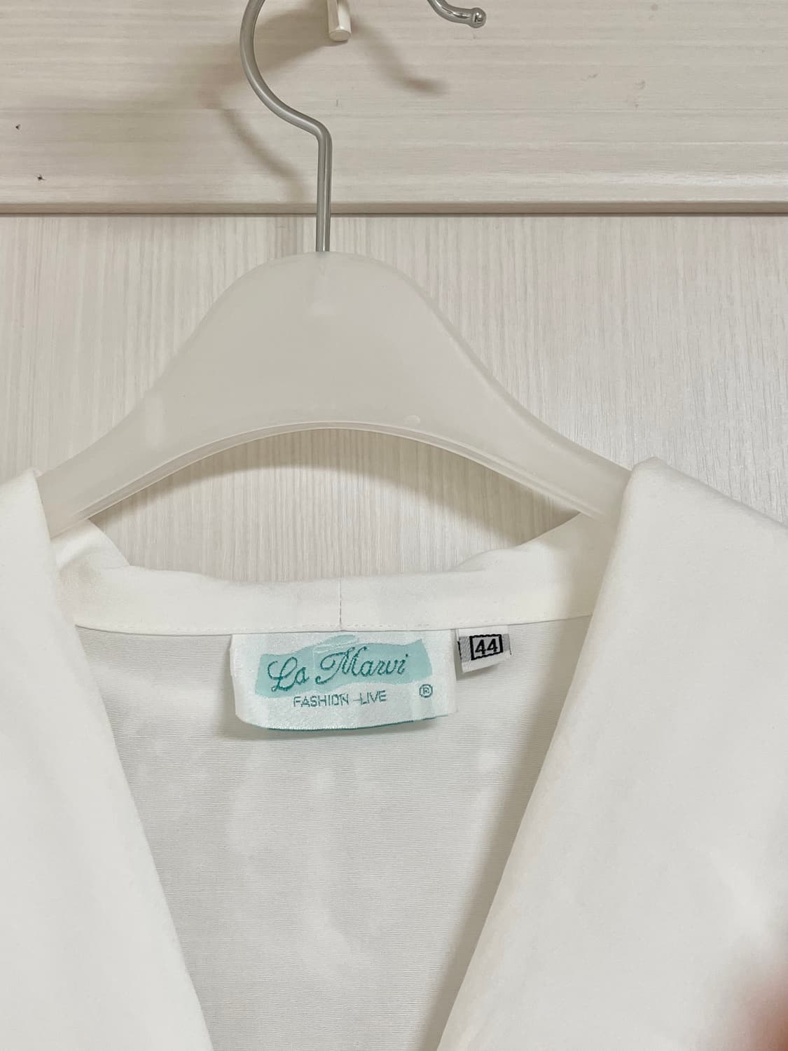 레이스 자개단추 실켓 블라우스 상품이미지4