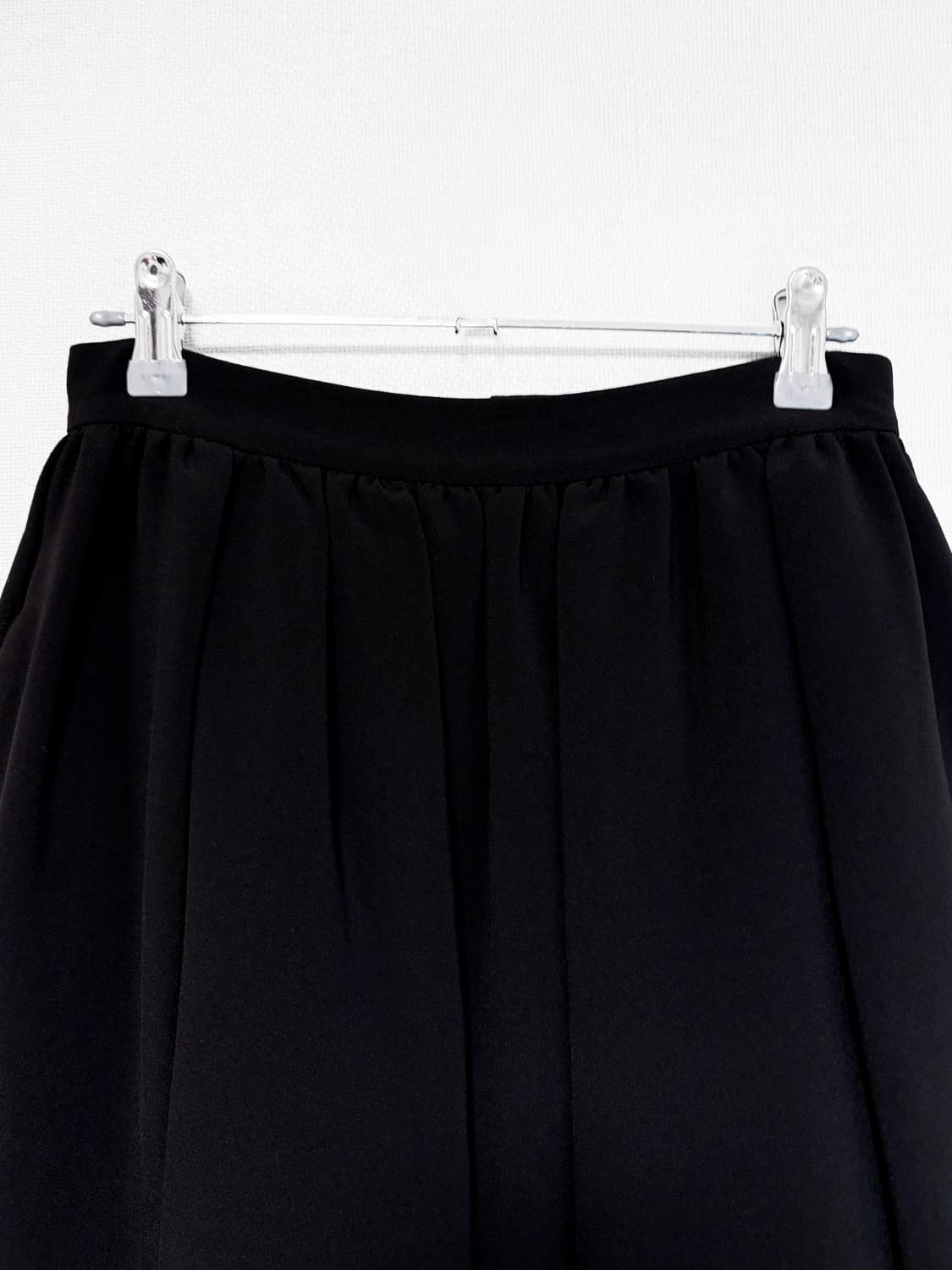 Structured Flare Midi Skirt - Black 상품이미지5