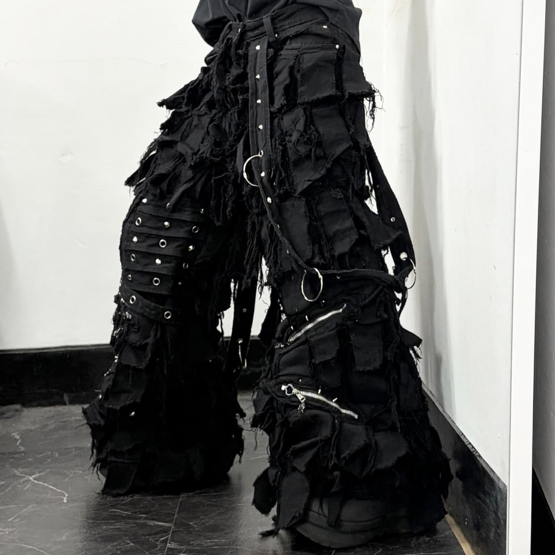 Uniz 블랙 몬스터 팬츠 상품이미지1