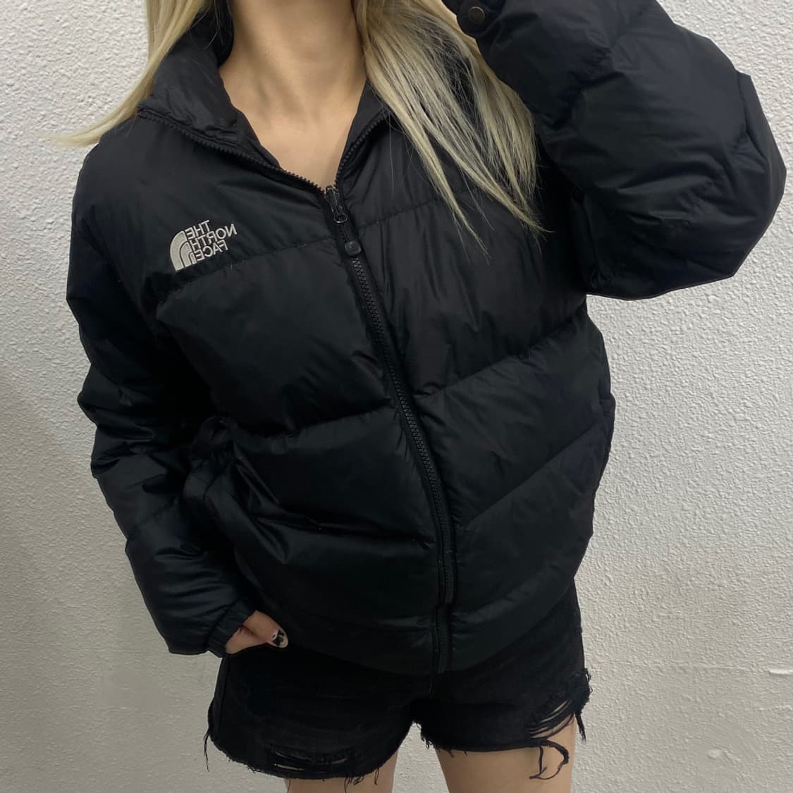 노스페이스 로고 블랙 패딩 105 상품이미지1