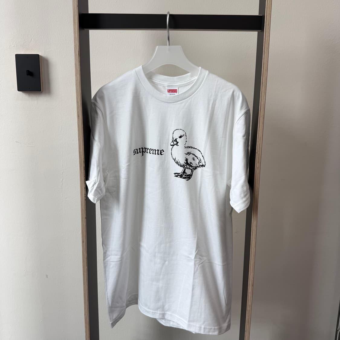 슈프림 로고 덕 반팔 티셔츠 2컬러 상품이미지2