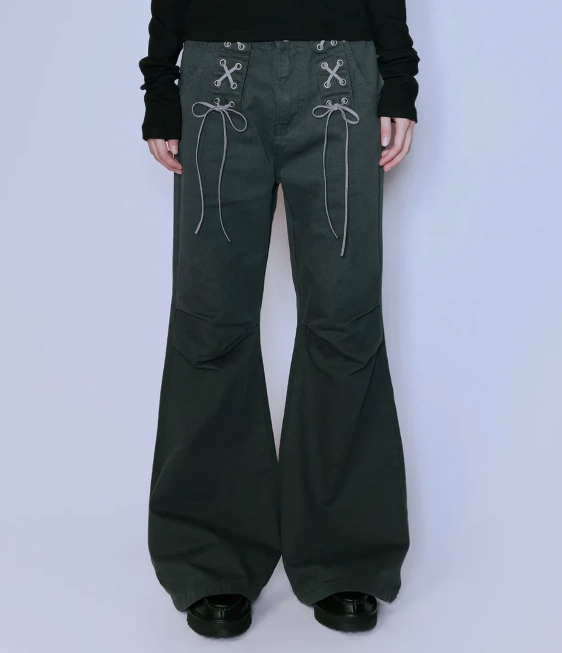 니어노어 부츠컷팬츠 차콜 LACE-UP BOOT CUT PANTS  상품이미지1