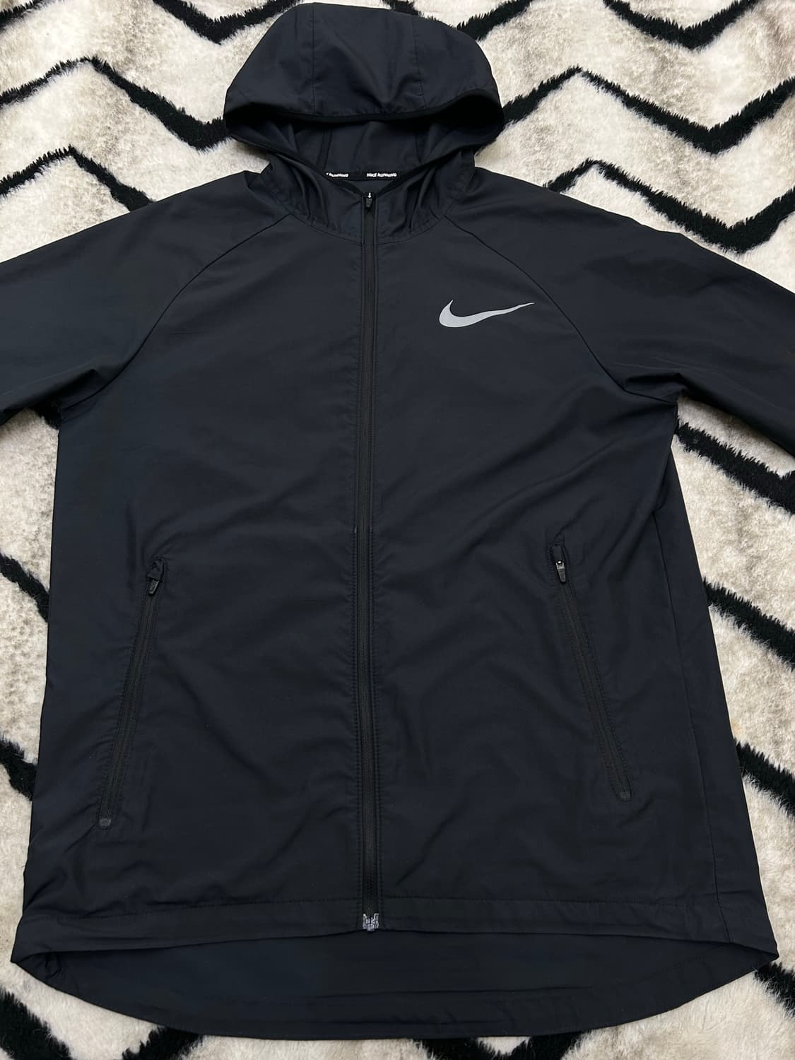 [M]나이키 런닝 에센셜 후드 바람막이/블랙 상품이미지4