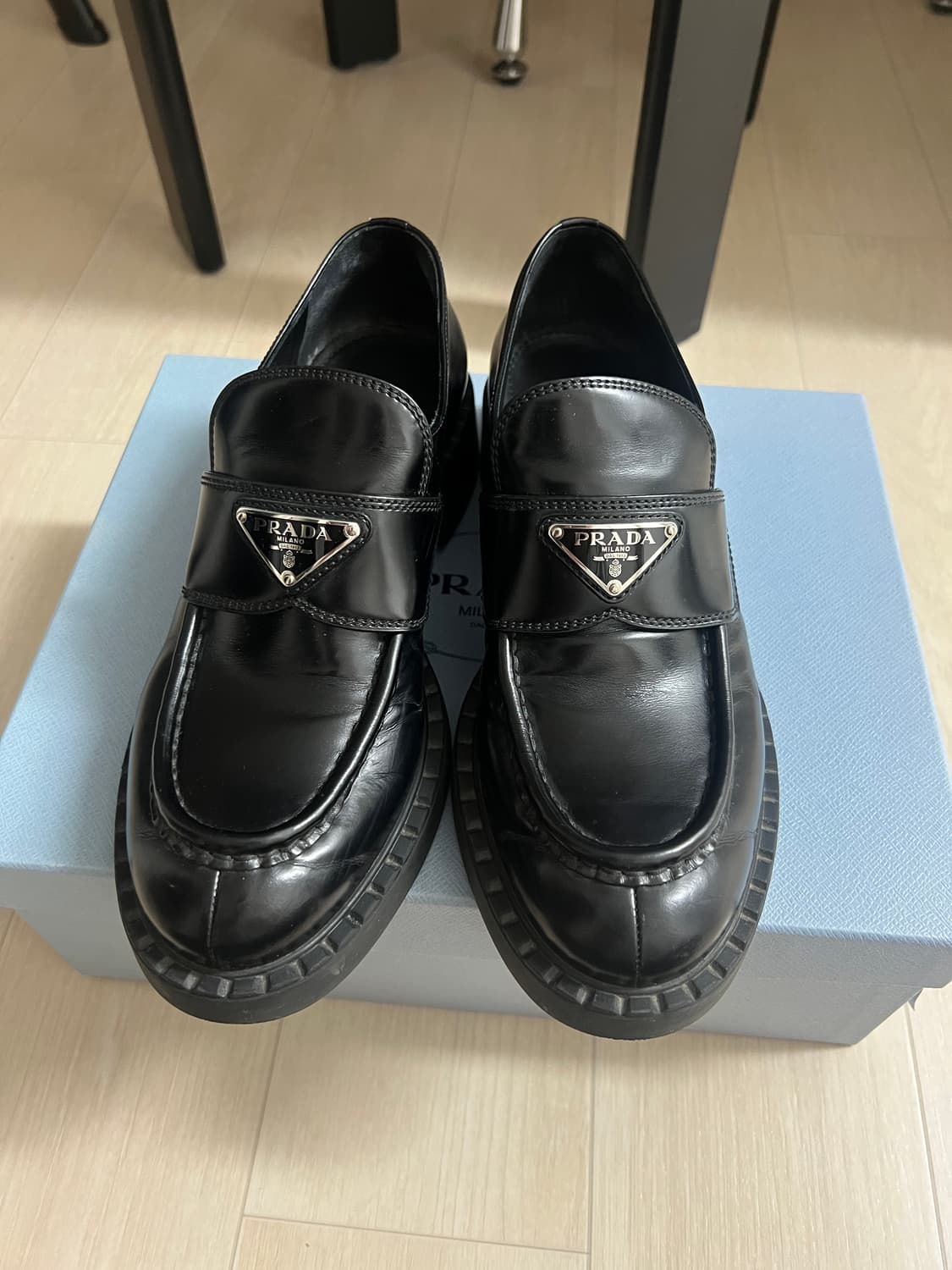 [uk38.5]프라다 브러시드 로퍼 상품이미지1