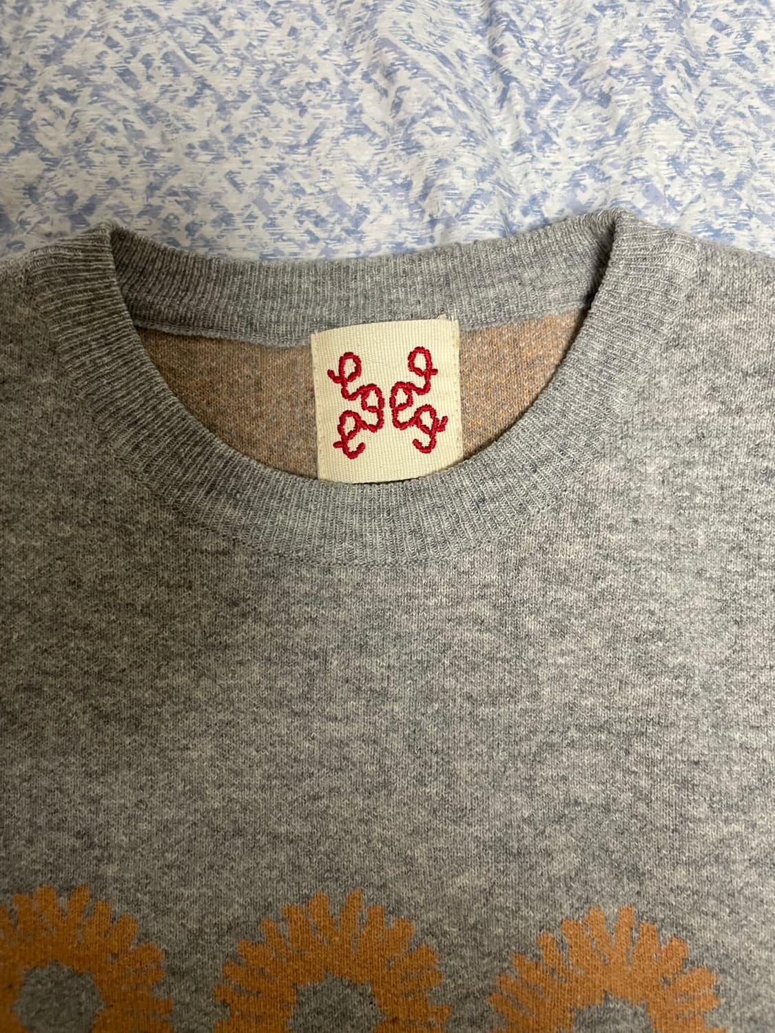 999휴머니티 로고 크루넥 니트 3 그레이 상품이미지4