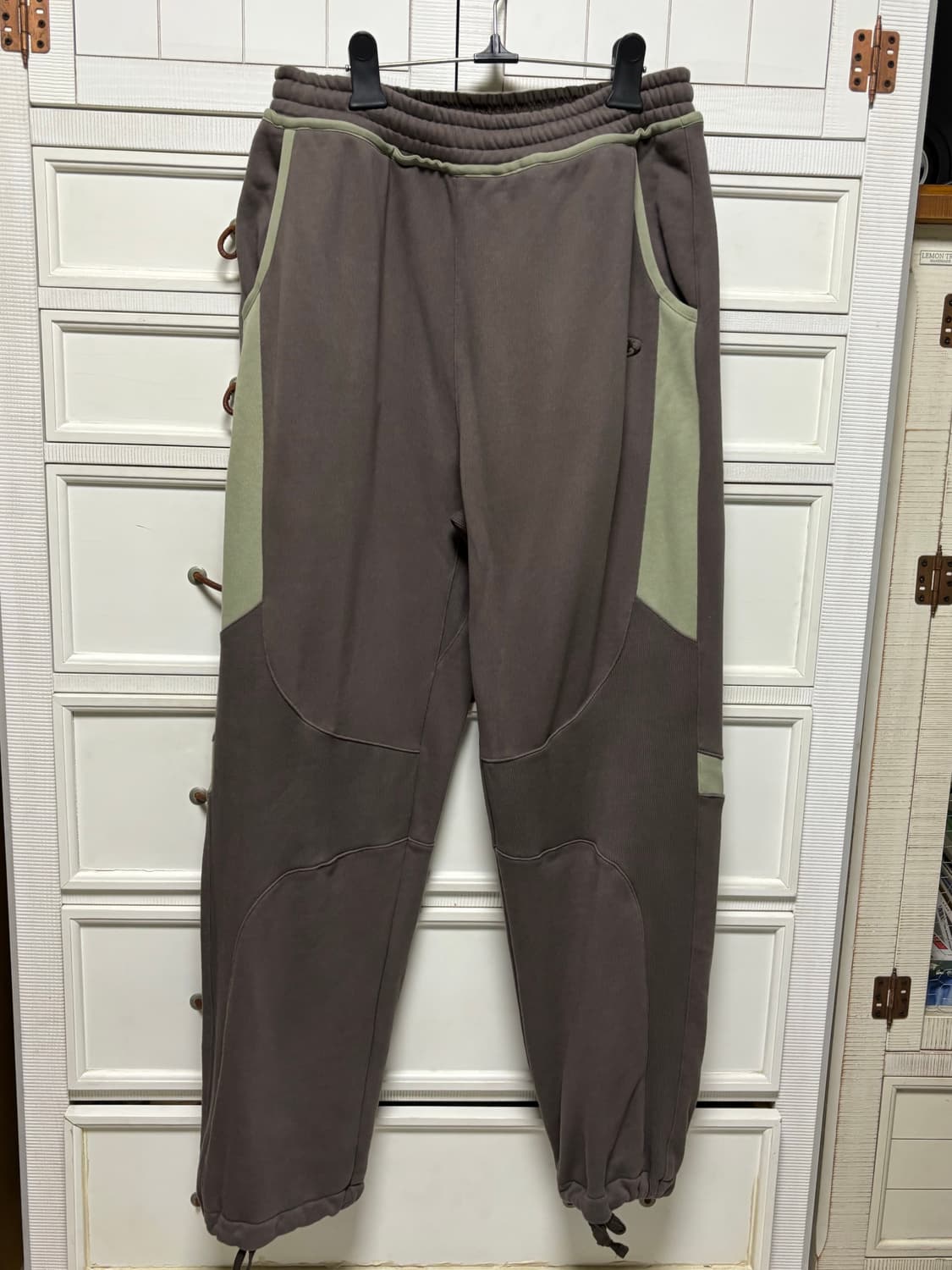 산산기어 오블리크 스웻팬츠 애쉬 브라운 트레이닝팬츠 상품이미지2