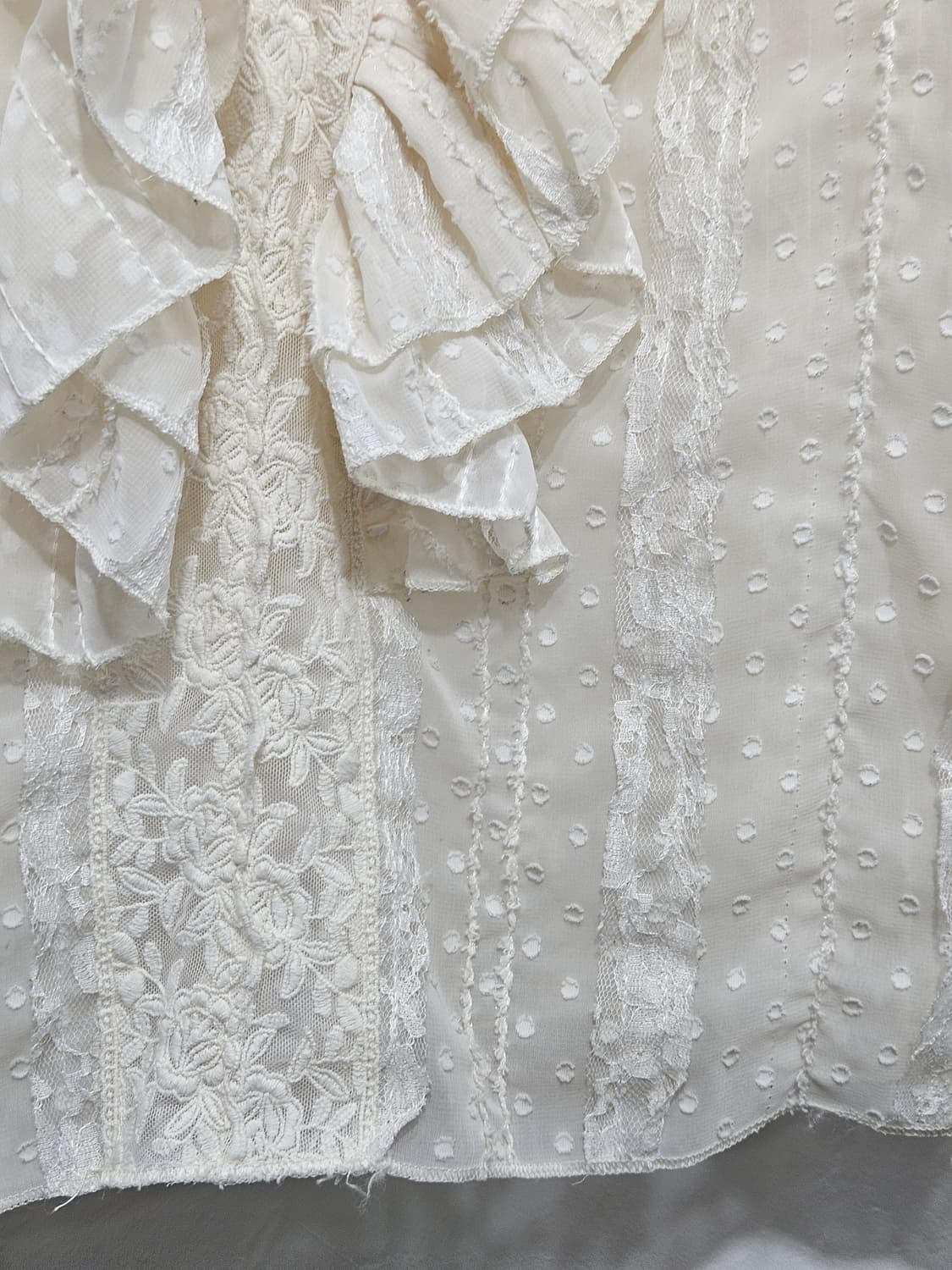아이보리 프릴 레이스 블라우스 상품이미지6
