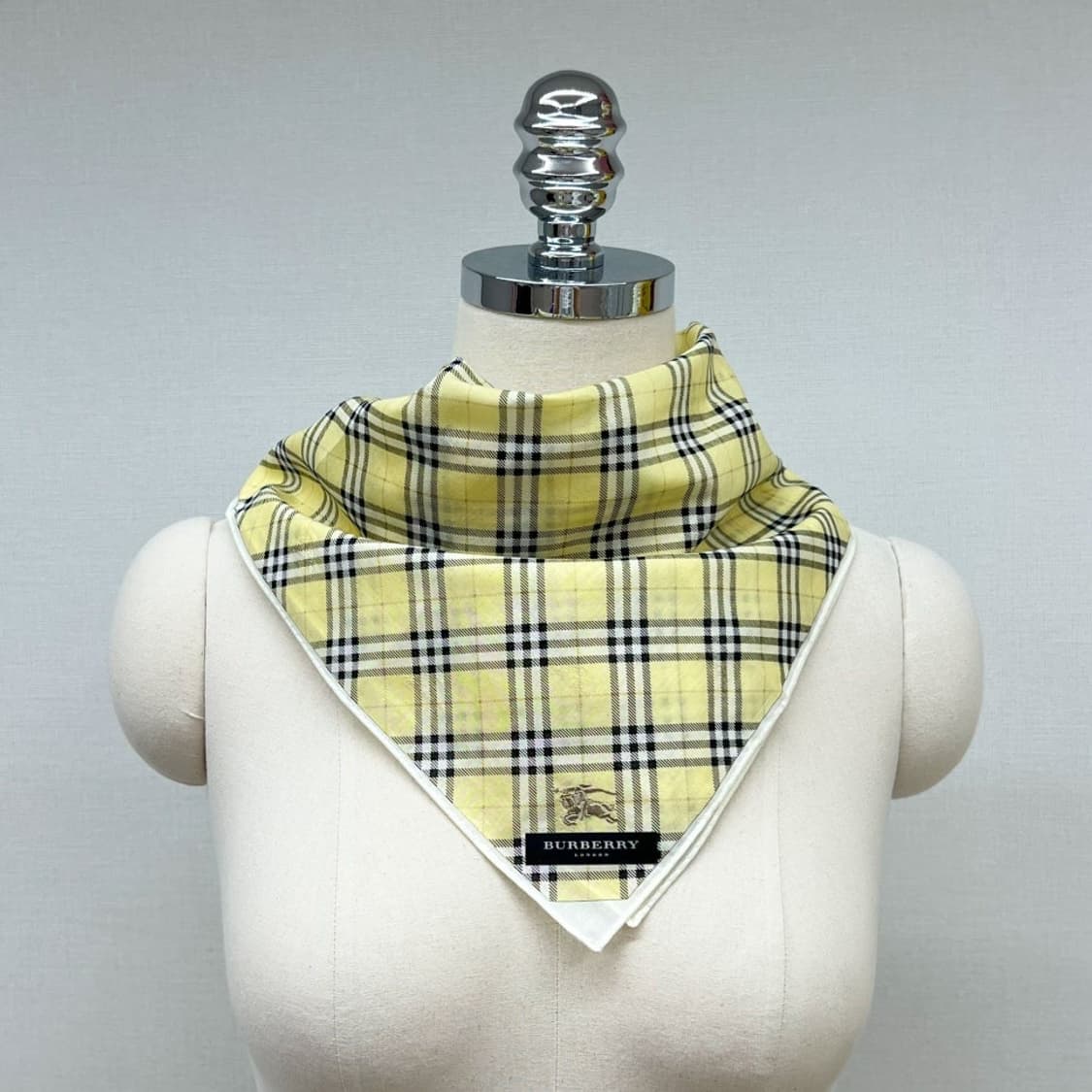 (새상품) burberry /버버리 쁘띠스카프 손수건 상품이미지10