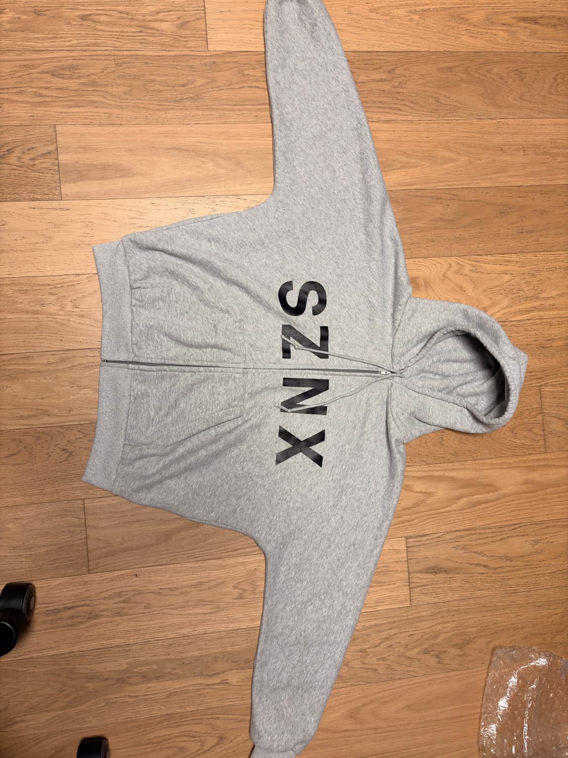 칸예 이지 SZNX KOREA 리미티드 사이즈1 판매합니다. 상품이미지1