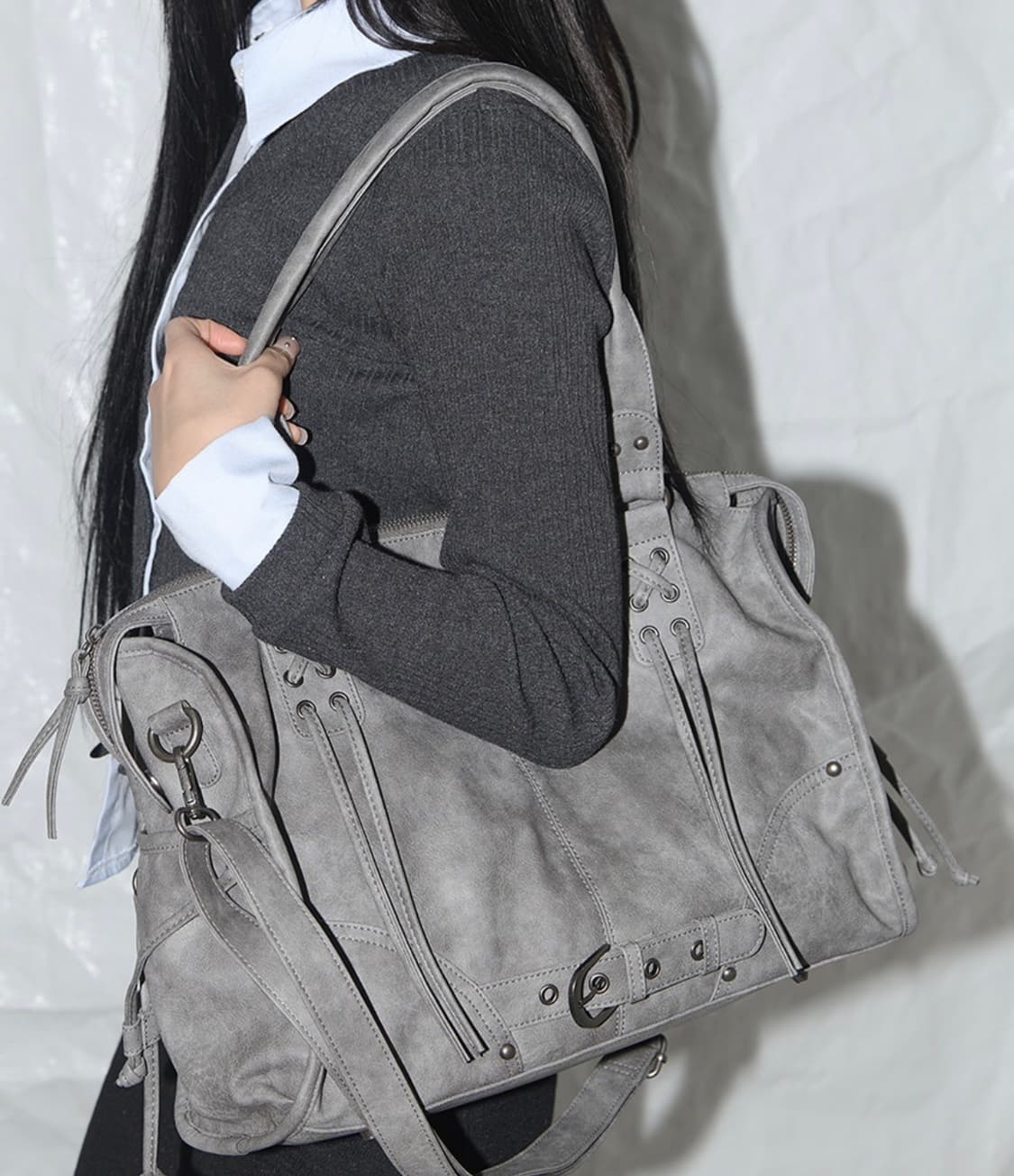 팬시클럽 벨티드 워싱 레더백 그레이 / 크로스 숄더 가죽 가방 상품이미지1