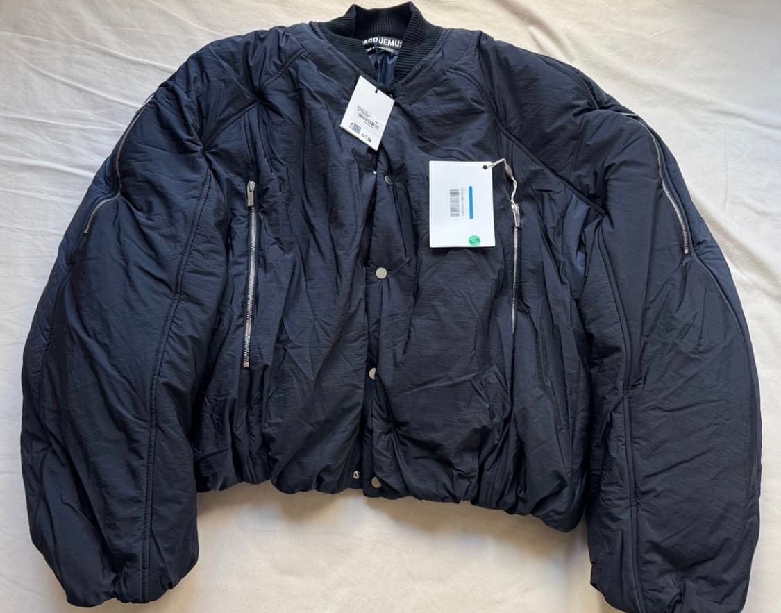 자크뮈스 르 봄버 크루아상 퍼피 봄버 패딩 Jacquemus 점퍼 상품이미지3