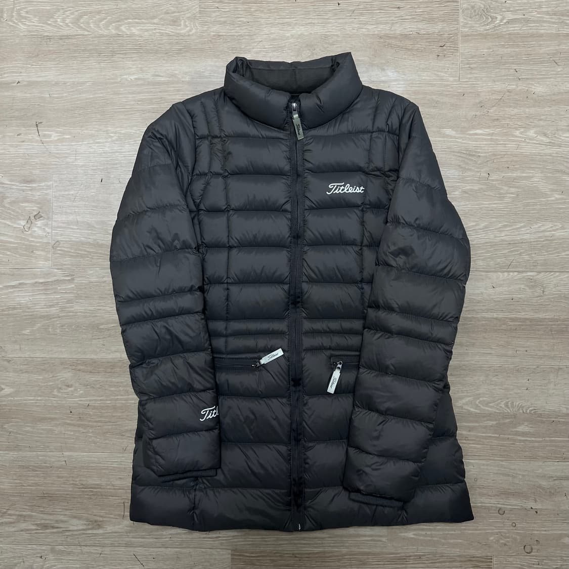 타이틀리스트 여성 덕다운 스탠드넥 경량패딩 점퍼 [차콜] M/95 상품이미지1