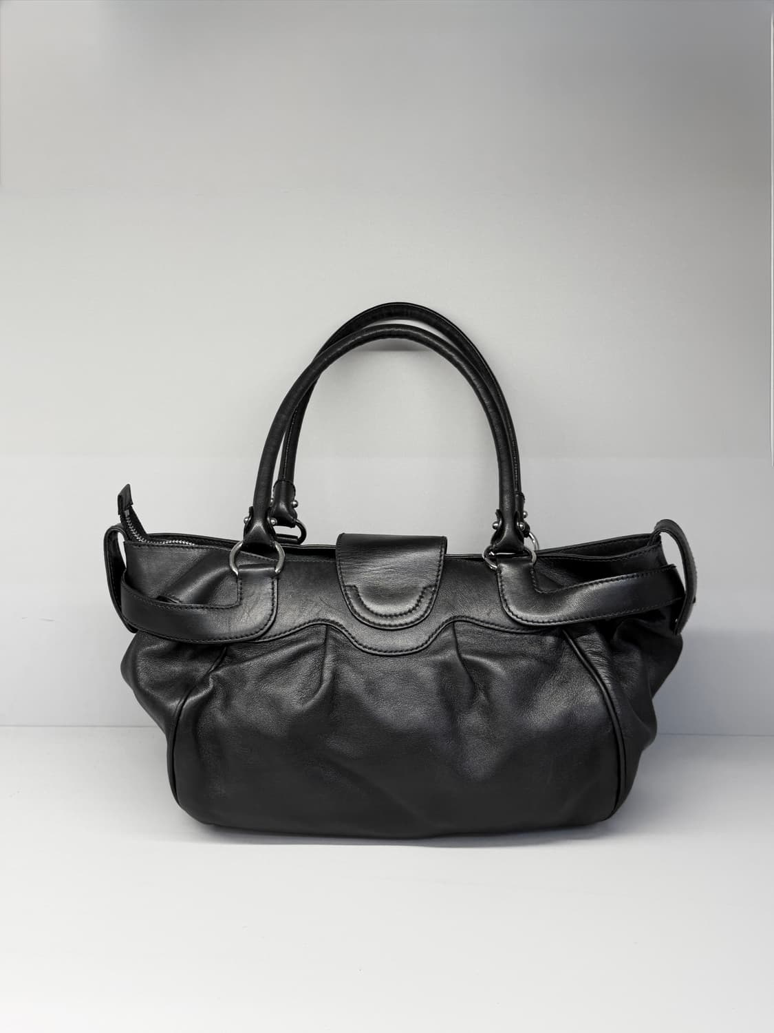 페라가모 간치니 락 소프트 카프스킨 숄더백 상품이미지5