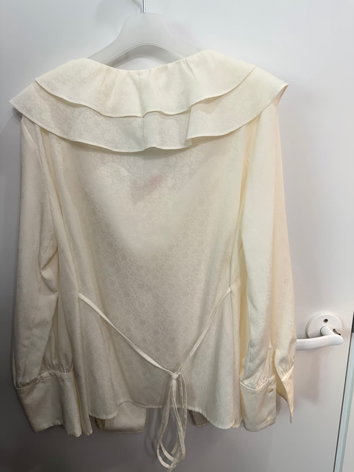 플로움 러플 블라우스택ㅇ 상품이미지3