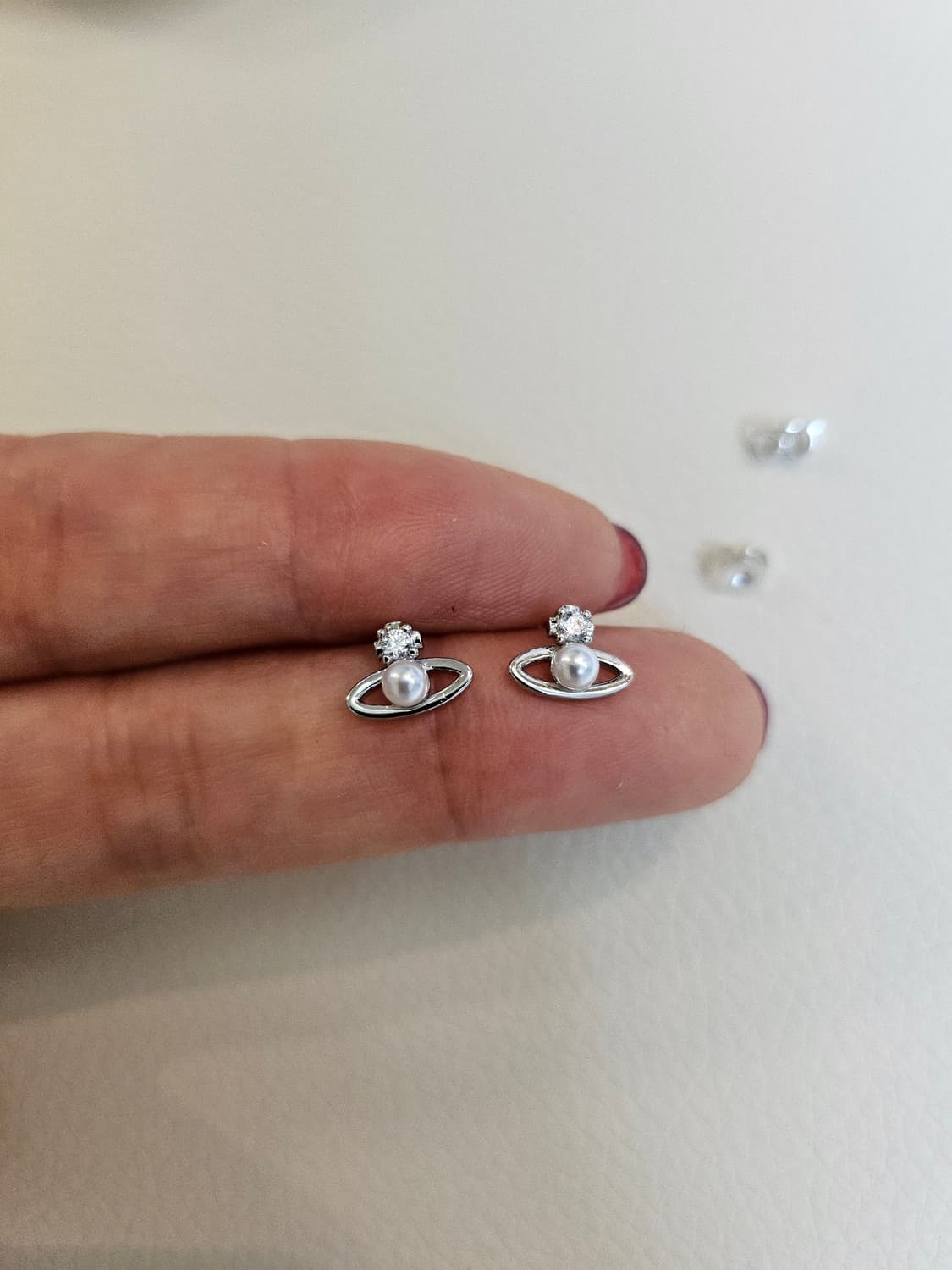 비비안웨스트우드 업사이클링 진주 미니 귀걸이 상품이미지4