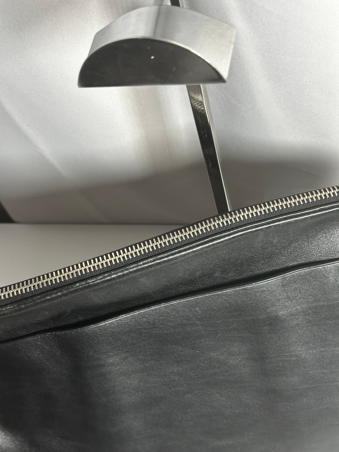 프라다 블랙 카프스킨 슬라이드 핸들 브리프케이스 상품이미지10