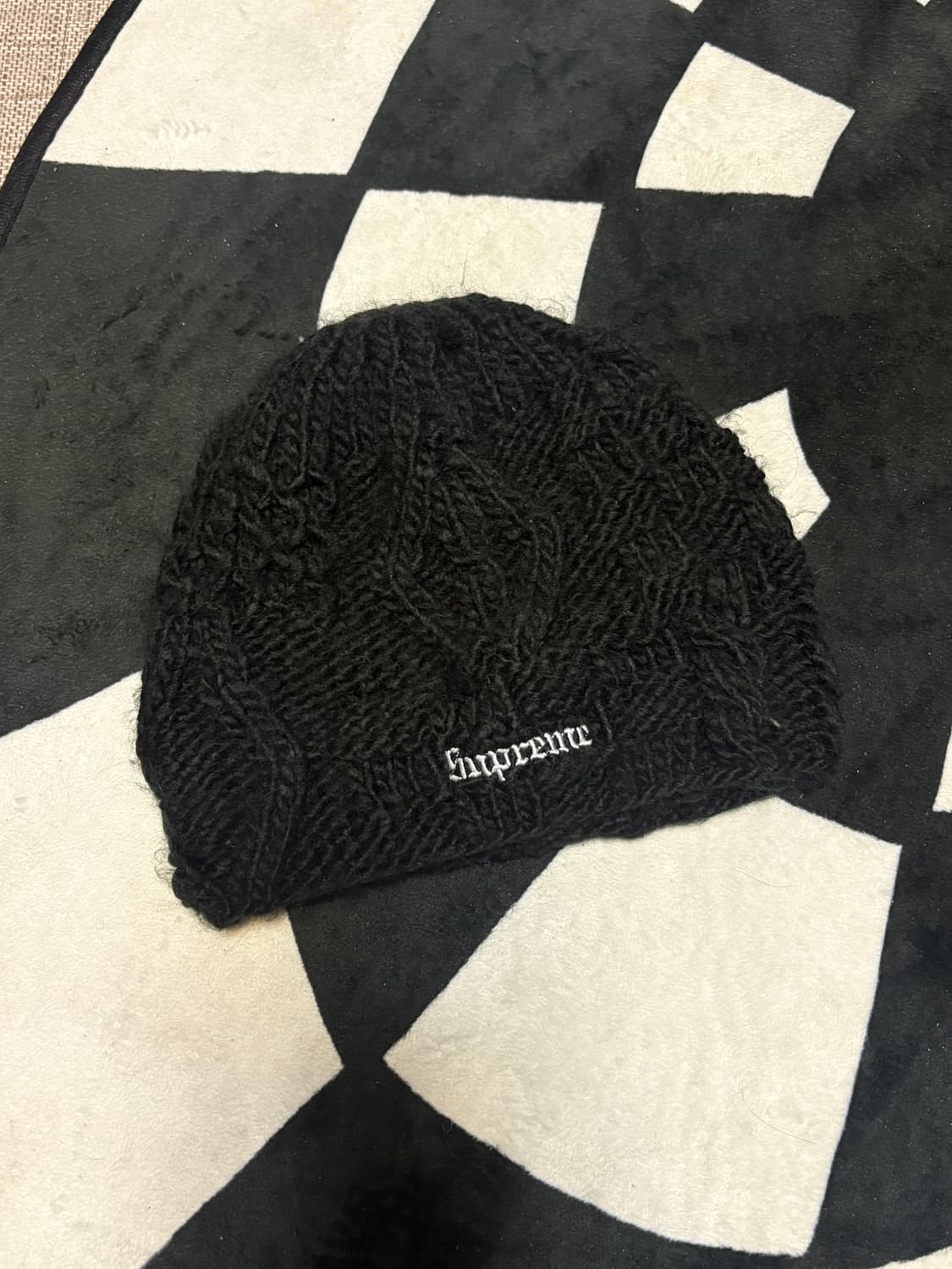 슈프림 블록 니트 비니 블랙 - 25SS  상품이미지1