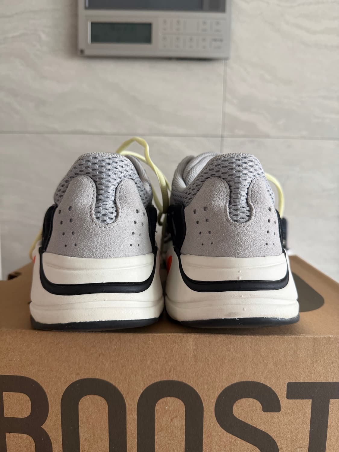 [280] 아디다스 이지부스트 700 웨이브러너 OG 상품이미지3