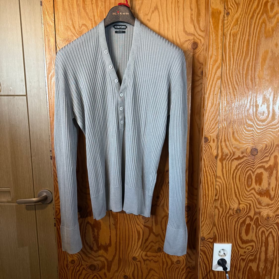 톰포드 리브드 딥 헨리넥 가디건 판매 합니다. 상품이미지1