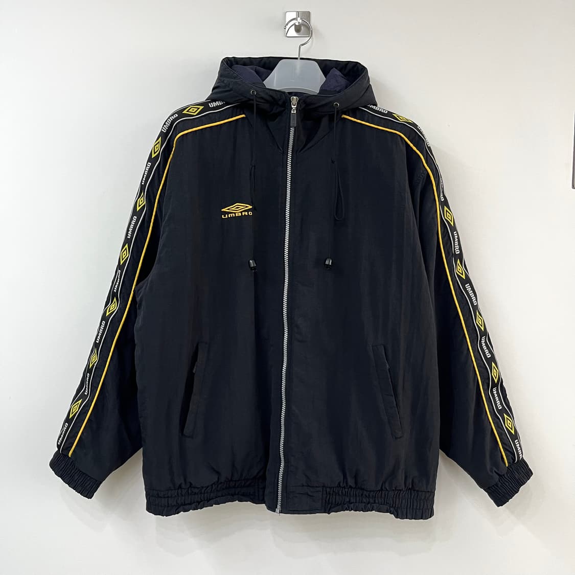 엄브로 올드스쿨 사이드라인 누빔안감 패딩 후드 점퍼 상품이미지2