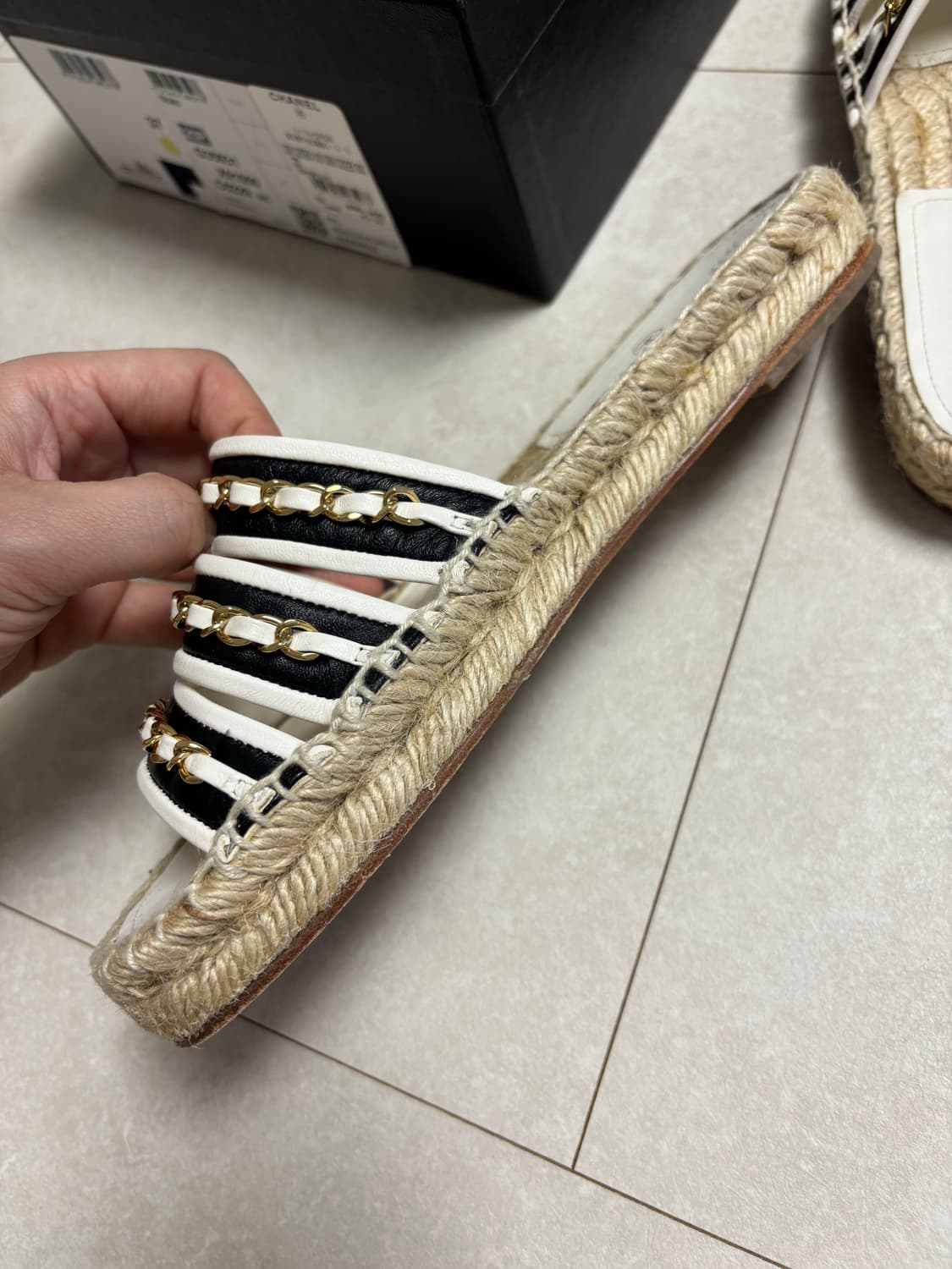 샤넬 블랙 앤 화이트 체인 샌들 슬리퍼 37사이즈 상품이미지6