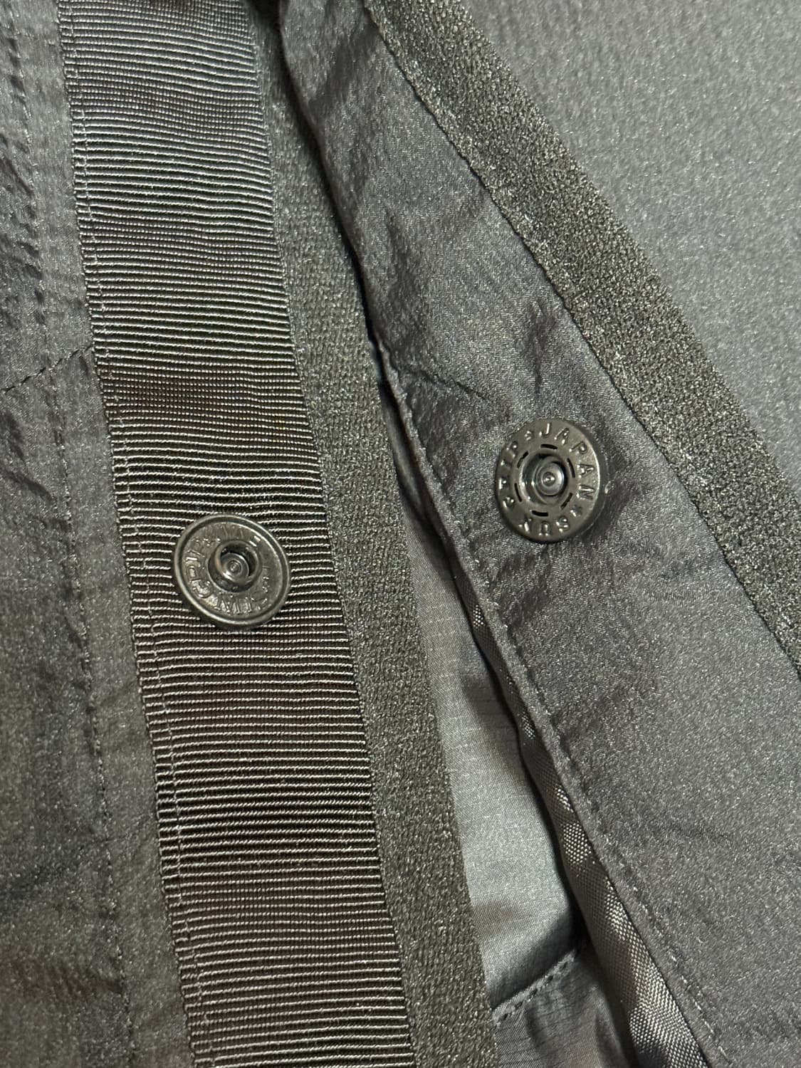 유니클로 X 화이트 마운티니어링 리사이클 하이브리드 다운재킷 상품이미지5