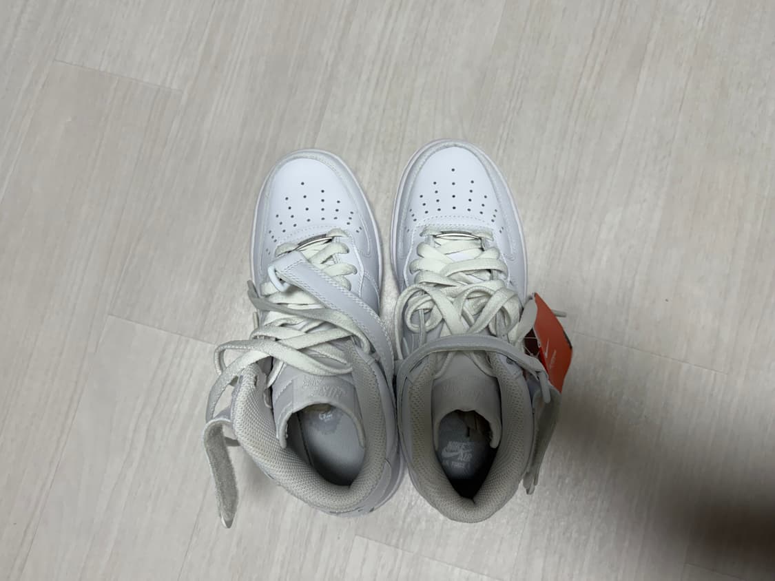 나이키 우먼스 에어포스1 미드 화이트 상품이미지2