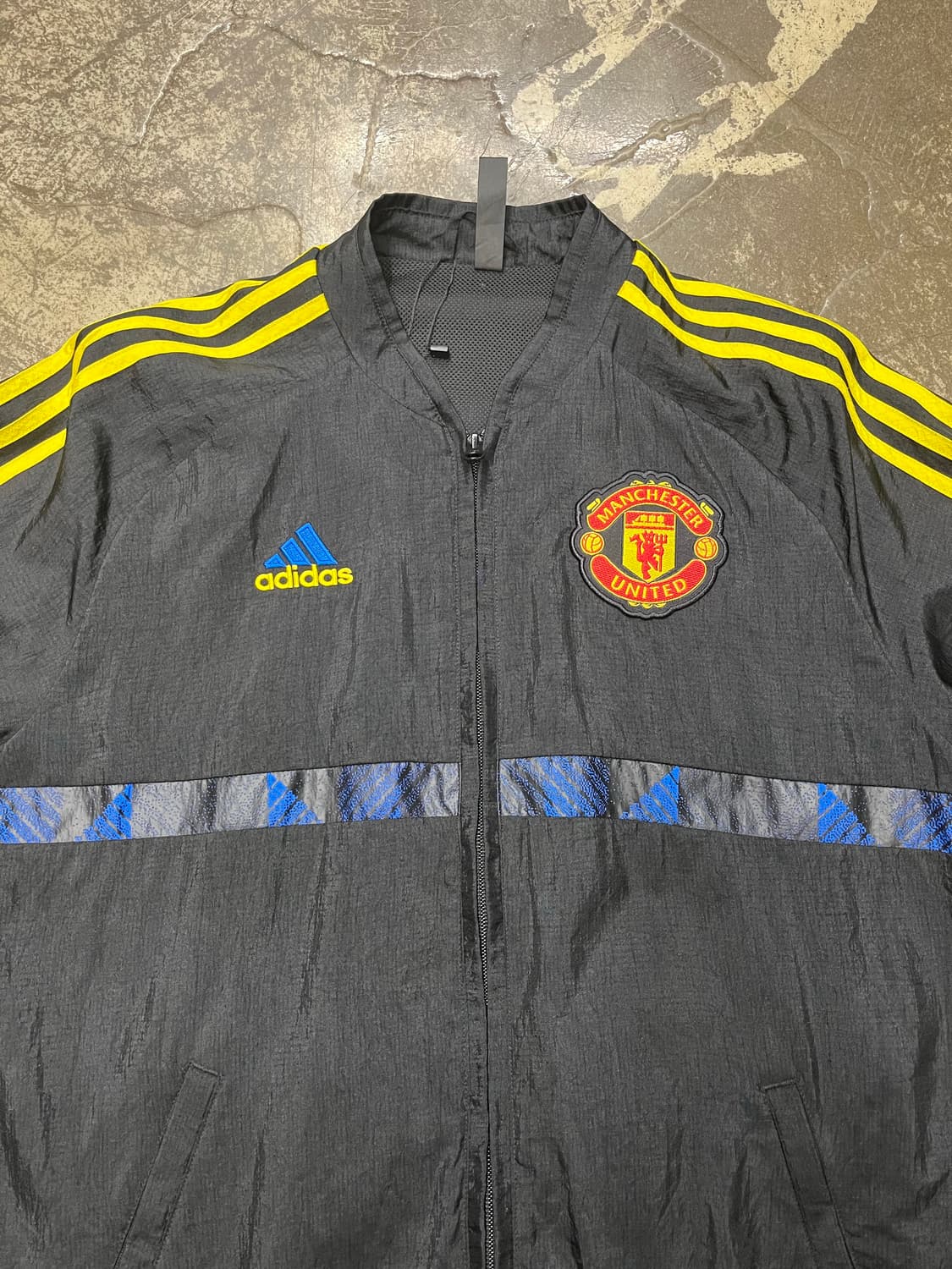 아디다스 맨유 빅로고 바람막이 상품이미지2