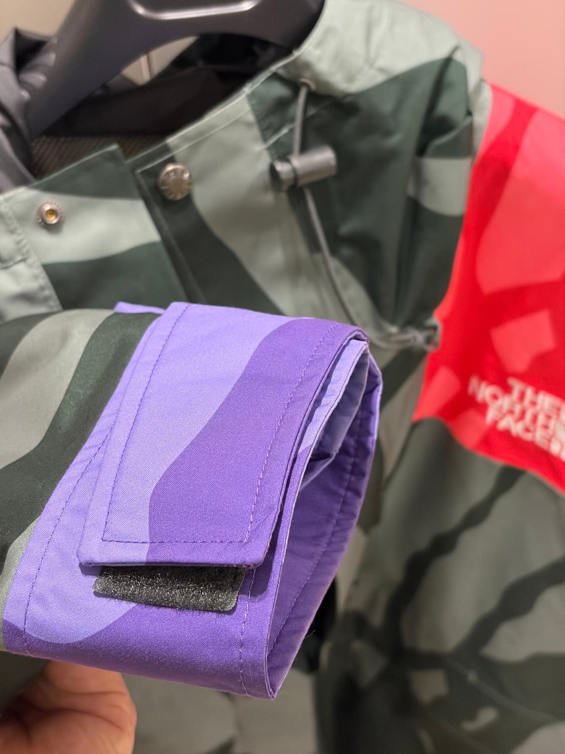 [USED][L] KAWS x THE NORTH FACE JACKET 상품이미지5
