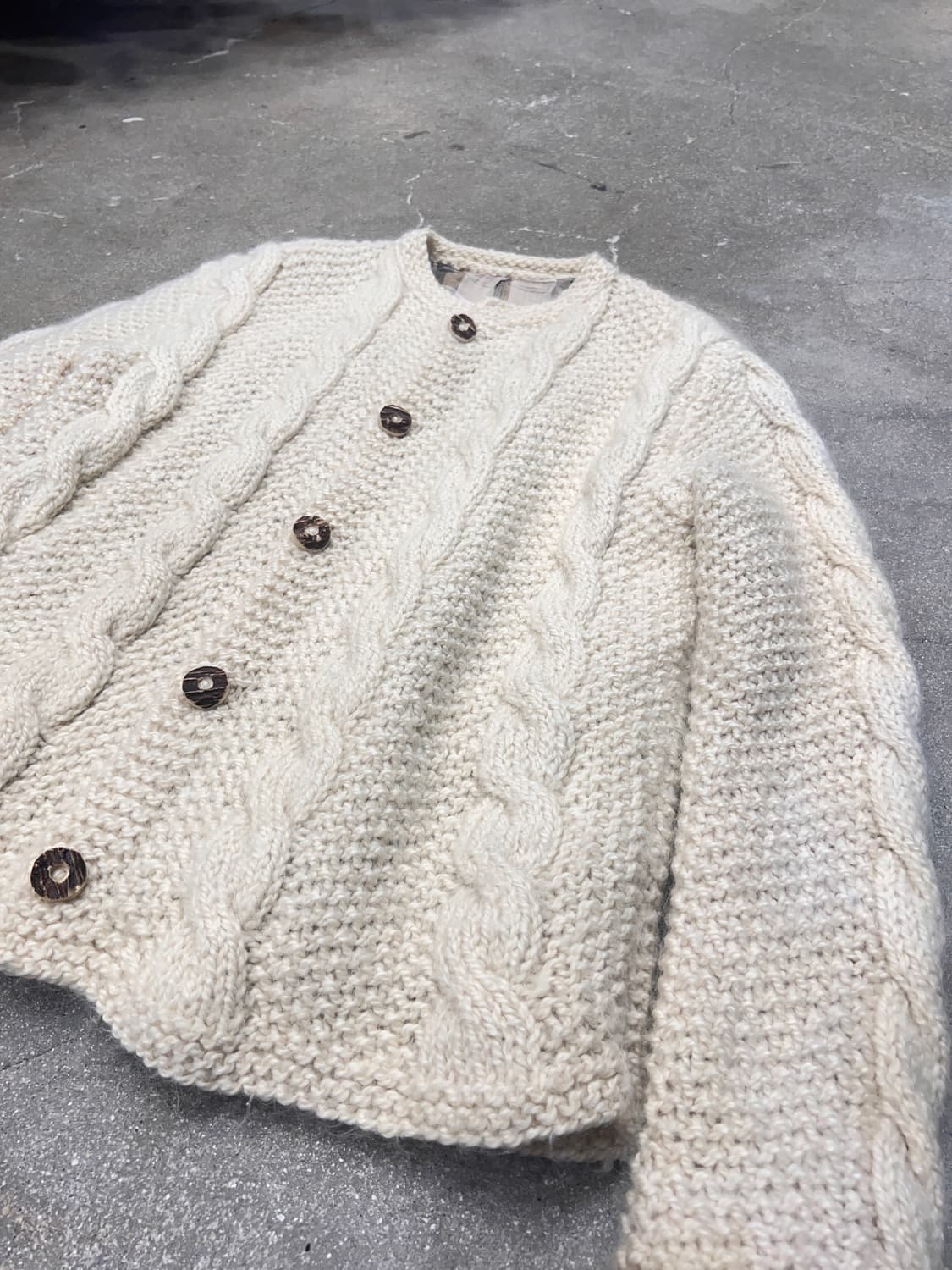 티롤리안 핸드메이드 케이블 헤비울 니트 가디건 상품이미지2