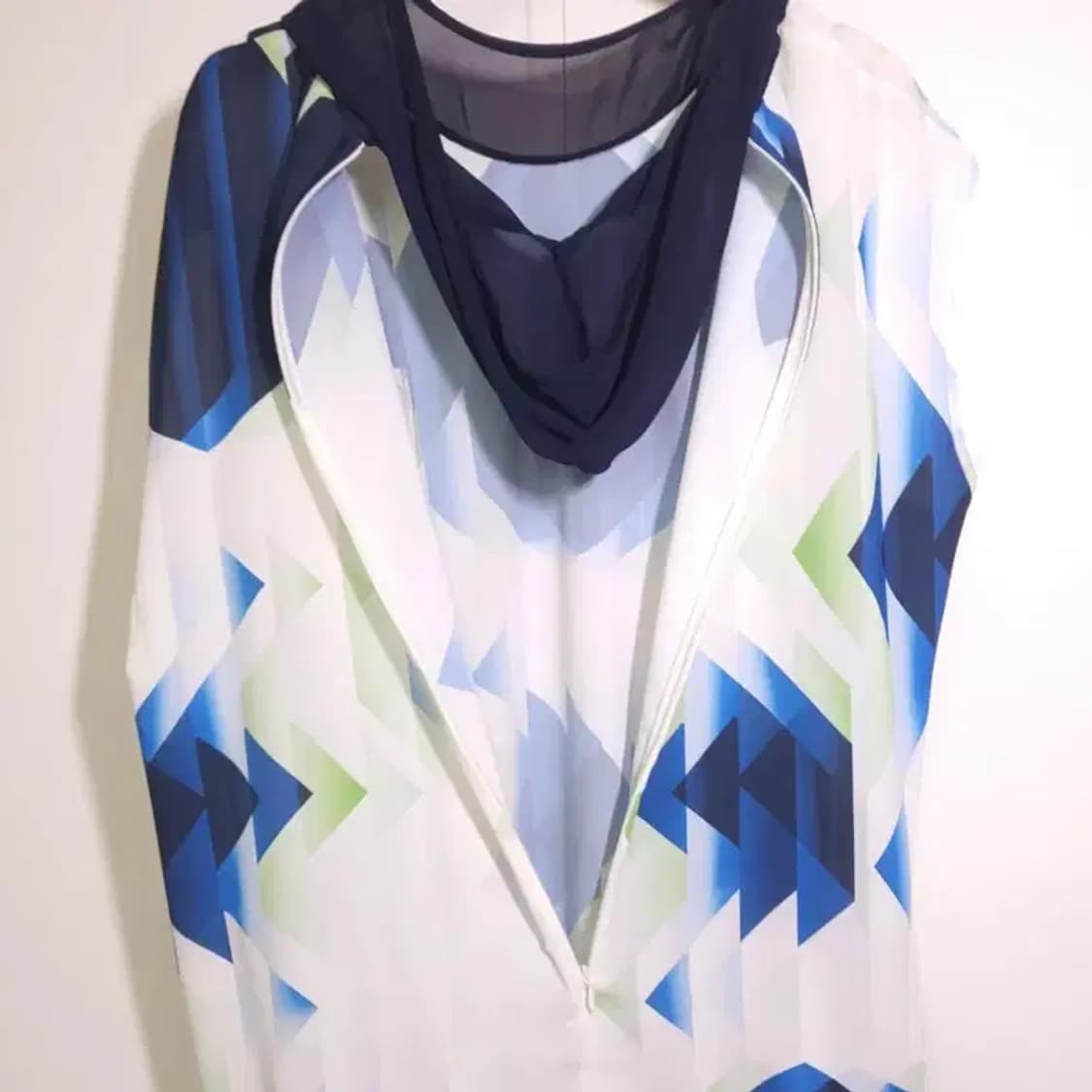 구호(KUHO) 기하학 패턴 후드 시폰 원피스 66 상품이미지8